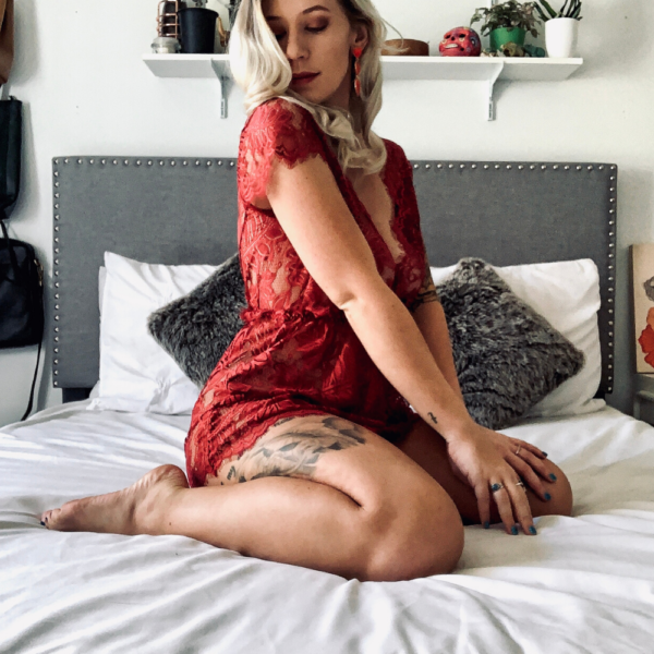 How To Take Boudoir Photos Yourself, on Your Phone