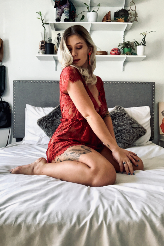 Boudoir Poses that focus on the booty 🍑 Bed edition pt 1 Want more? l... |  TikTok